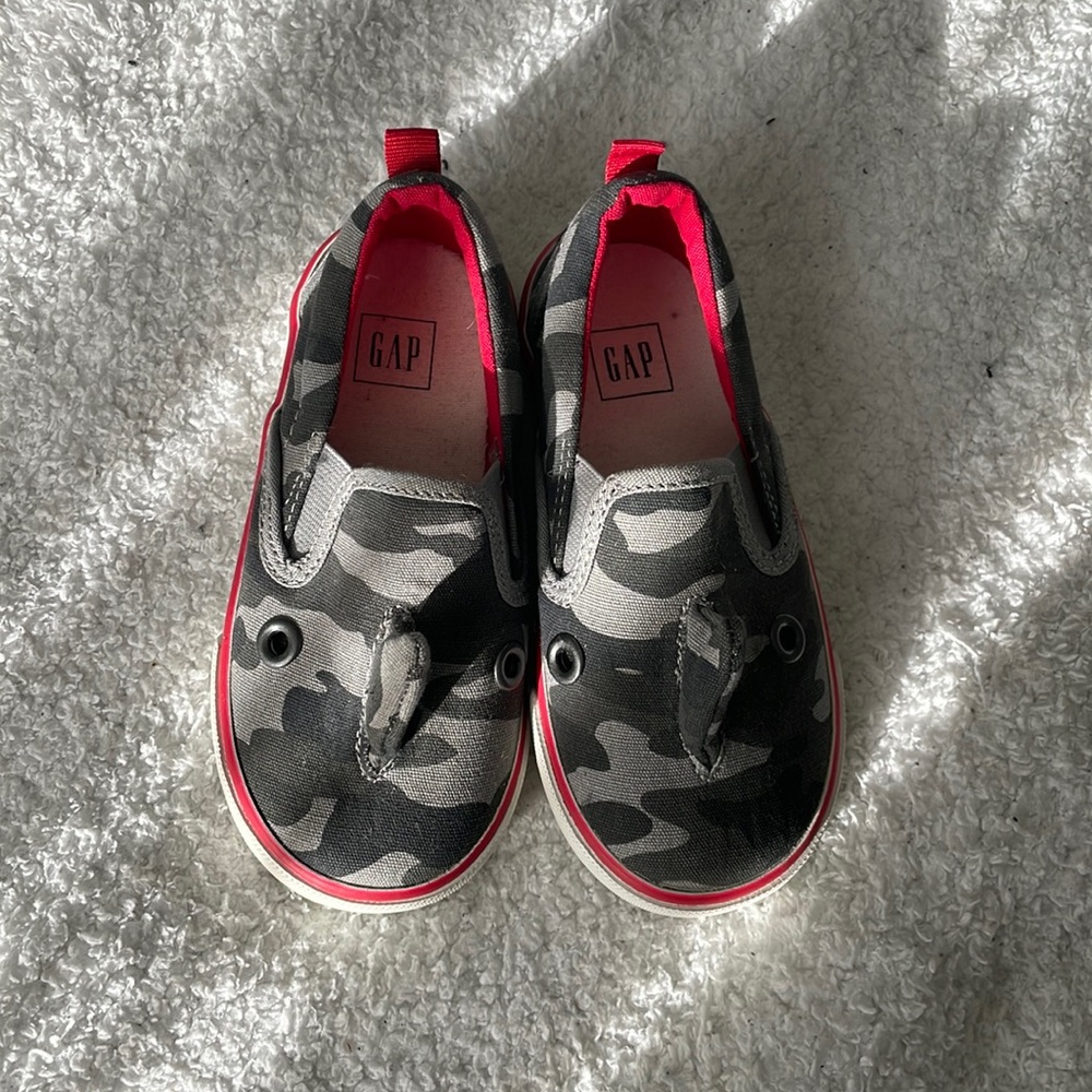 GAP shark shoes